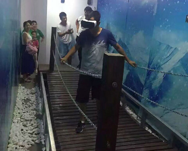 泰州互动电影VR雪山吊桥